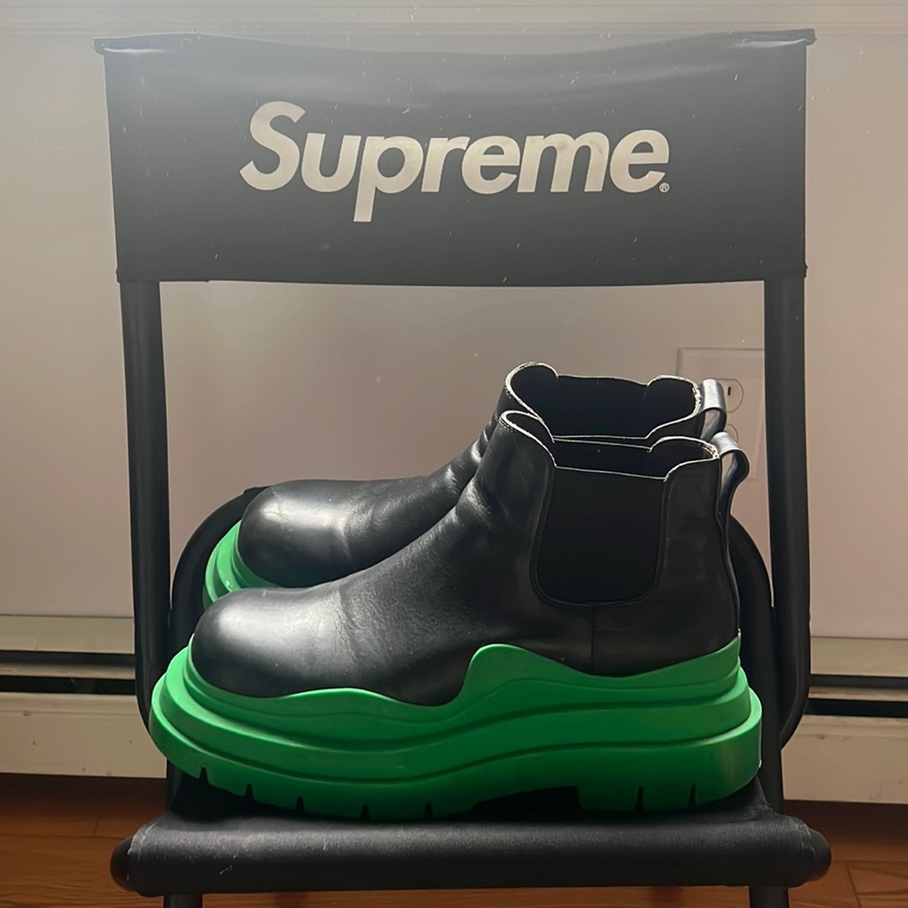 Bottega Veneta Tire Ankle Chelsea Boot black/grass